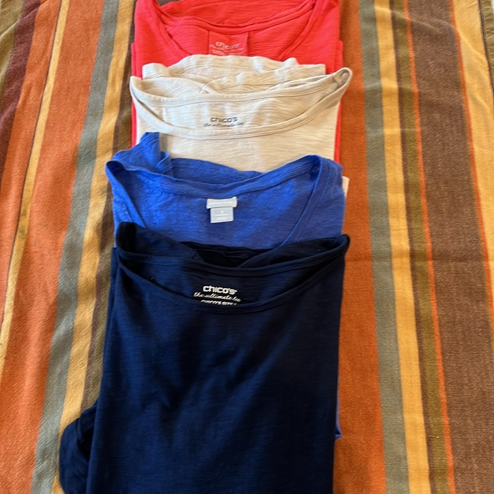 This is for 4 chico’s tops all size xl very nice condition